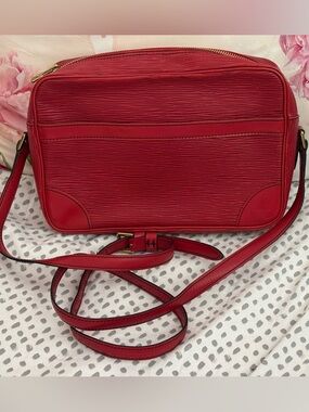 Louis Vuitton Trocadero Red Epi Leather Crossbody Camera Bag with Gold Hardware